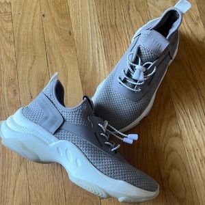 Steve Madden ny90 sneakers size 7.5 us worn a few times